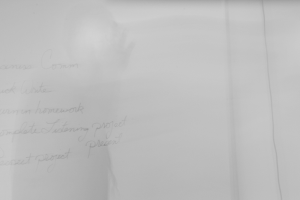 Ein Blatt Papier mit Schrift darauf.