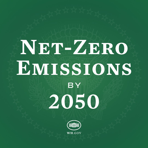 Weißer fetter Text auf einem grünen Hintergrund, der "net-zero Emissionen bis 2050" liest.