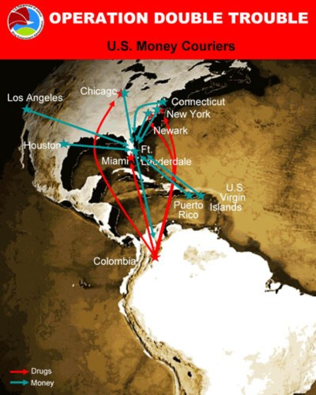 Plakat mit der Aufschrift "Operation Double Trouble: US-Geldkurier" mit einer Karte der USA, die in zwei Abschnitte unterteilt ist, einer zeigt die Route der US-Geldkurier und der andere zeigt die Standorte der Geldtransporteure, mit fetter schwarzer Schrift auf einem weißen Rand.