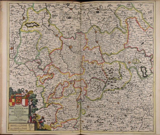 Ein aufgeschlagenes Buch, das eine detaillierte Karte von Deutschland zeigt, mit geografischen Merkmalen wie Flüssen, Bergen und Städten, sowie begleitendem Text.