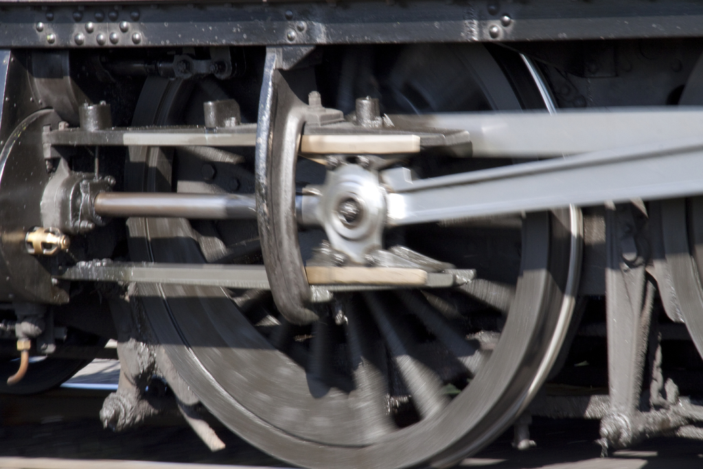 Ein Detailbild eines Zugrades, das die Lauffläche und den Flansch zeigt.