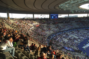 Sportsminister schaut FIFA-WM mit Freunden