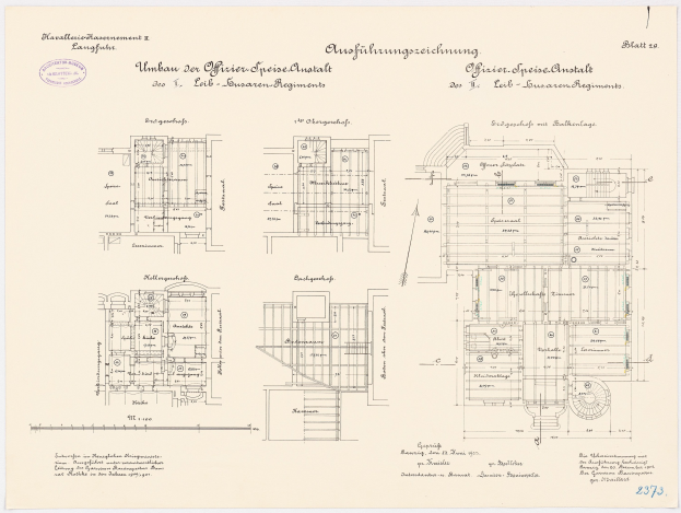 Schwarz-weißer architektonischer Grundriss des ehemaligen Bundeskanzleramts, zeigt detaillierte Planung mit beschrifteten Räumen und strukturellen Elementen.