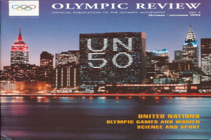 Ein Buch mit dem Titel "Olympic Review Official Publication of the Olympic Movement" liegt auf einer flachen Oberfläche und zeigt auf seinem Cover eine Stadtansicht mit Gebäuden, Lichtern und Wasser, mit dem Text "United Nations Olympic Games and Women Science and Sport".